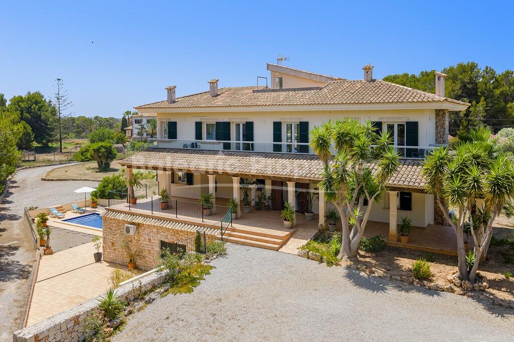 Mediterranean villa with holiday license for sale in Ses Salines, Southeast Mallorca