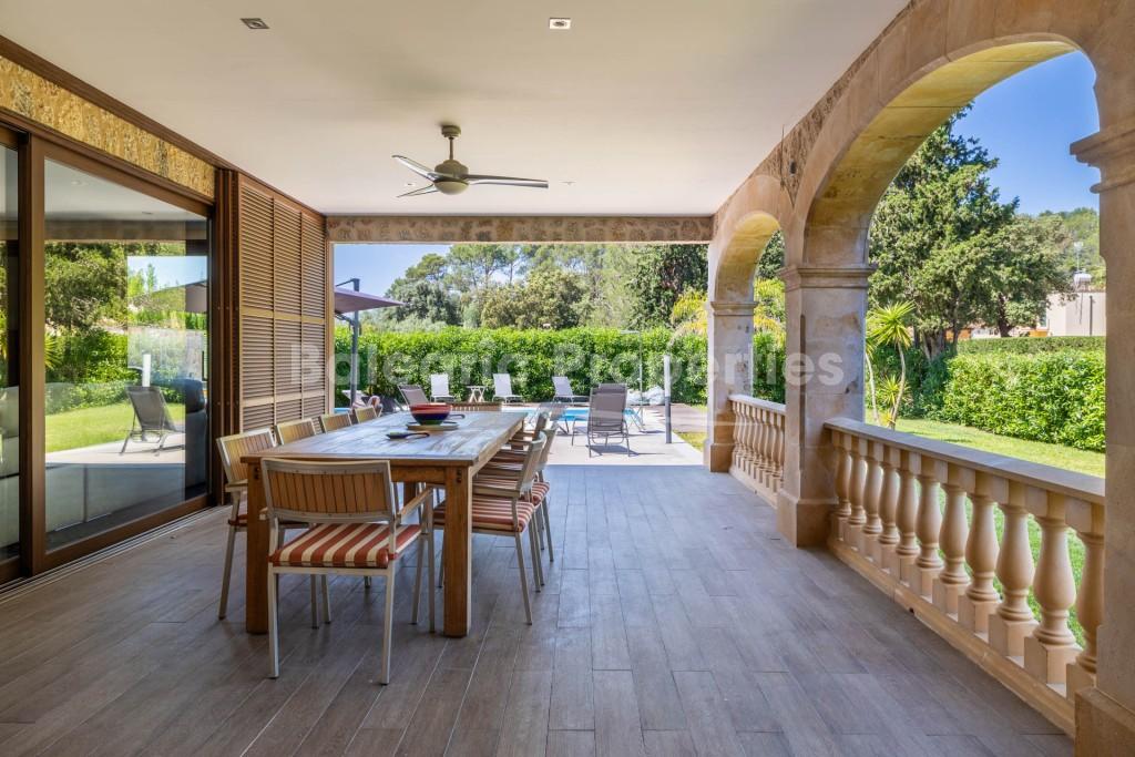 Lujosa villa esquinera de piedra natural en venta cerca de Pollensa, Mallorca norte