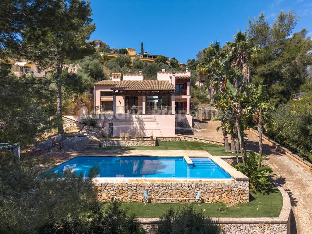 Country villa in peaceful surroundings for sale in Esporles, West Mallorca