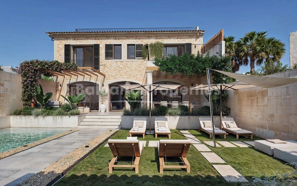 Sophisticated townhouse with Mediterranean charm in Ses Salines.