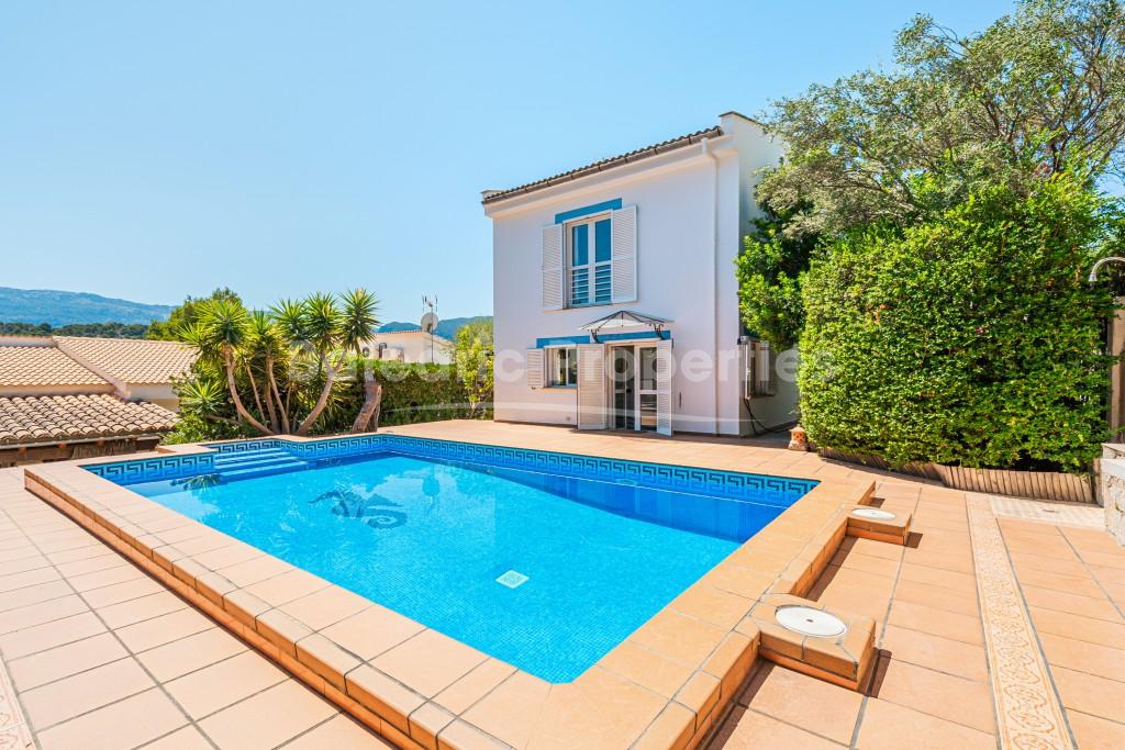Villa cautivadora con vistas al mar en venta en Puerto de Sóller, noroeste de Mallorca