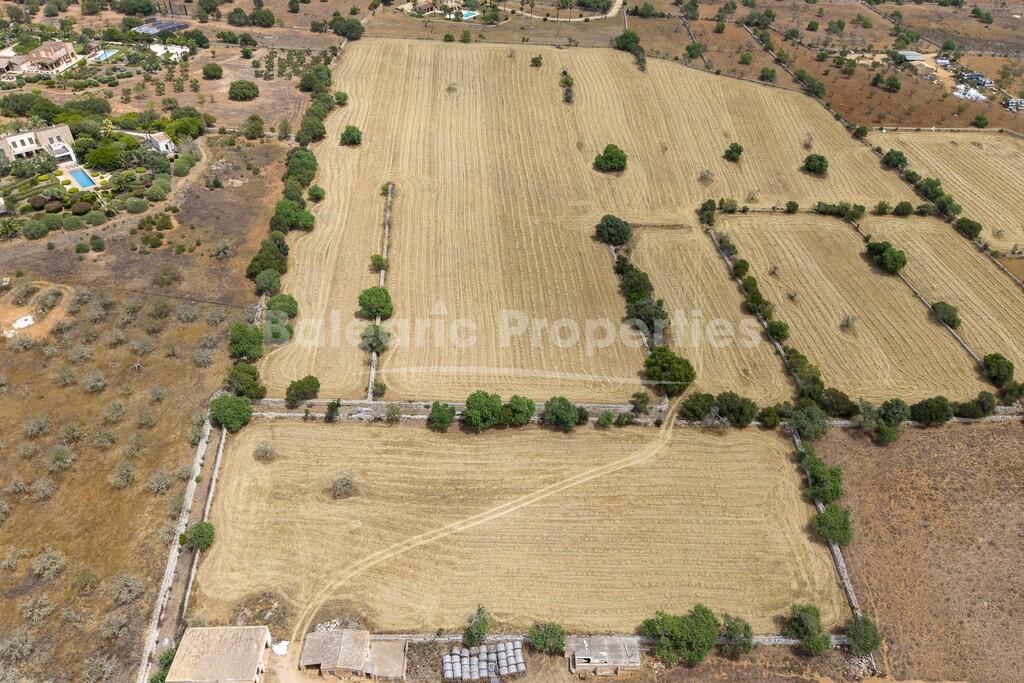 Parcela premium con licencia de obra en Santanyí, sureste de Mallorca