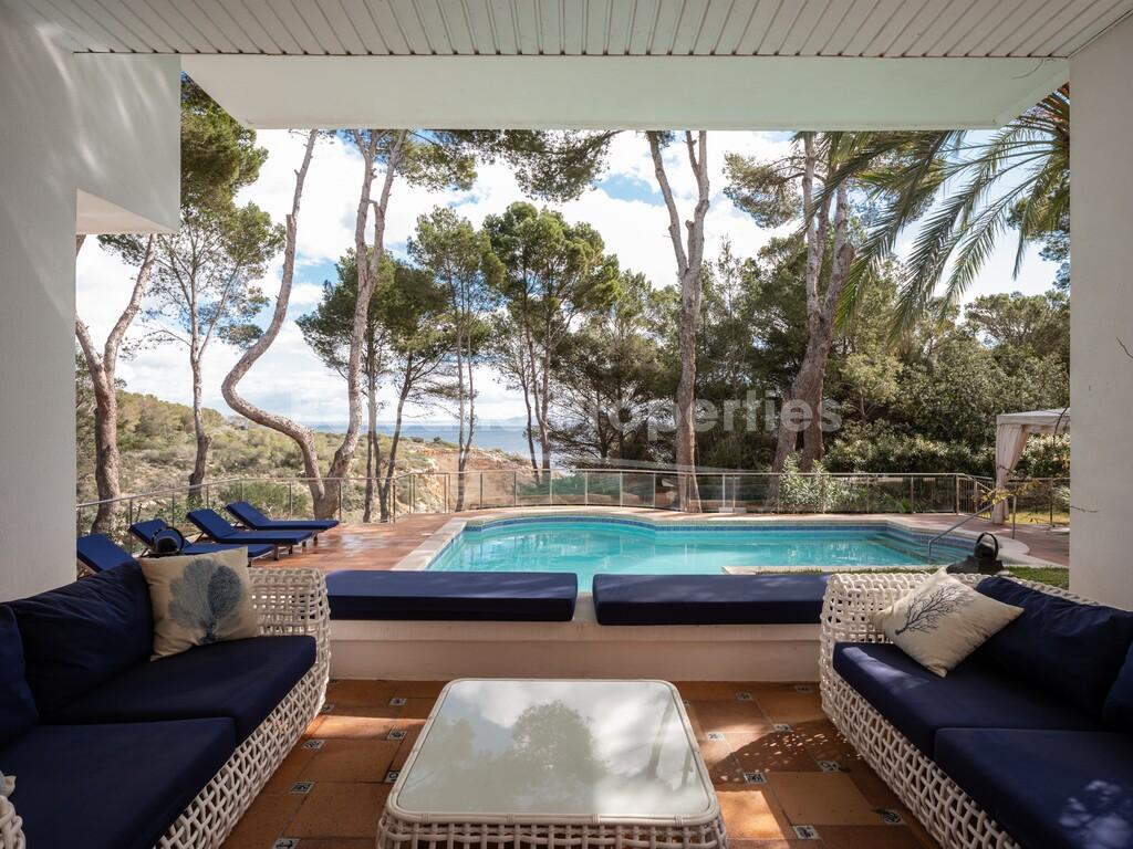 Coastal villa with direct sea access for sale in Sol de Mallorca, southwest Mallorca
