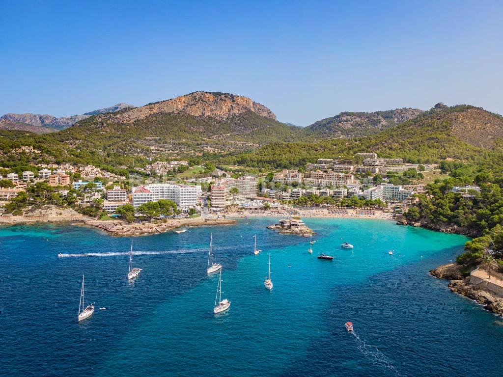 Moderna vivienda con vistas al mar en venta en Camp de Mar, suroeste de Mallorca