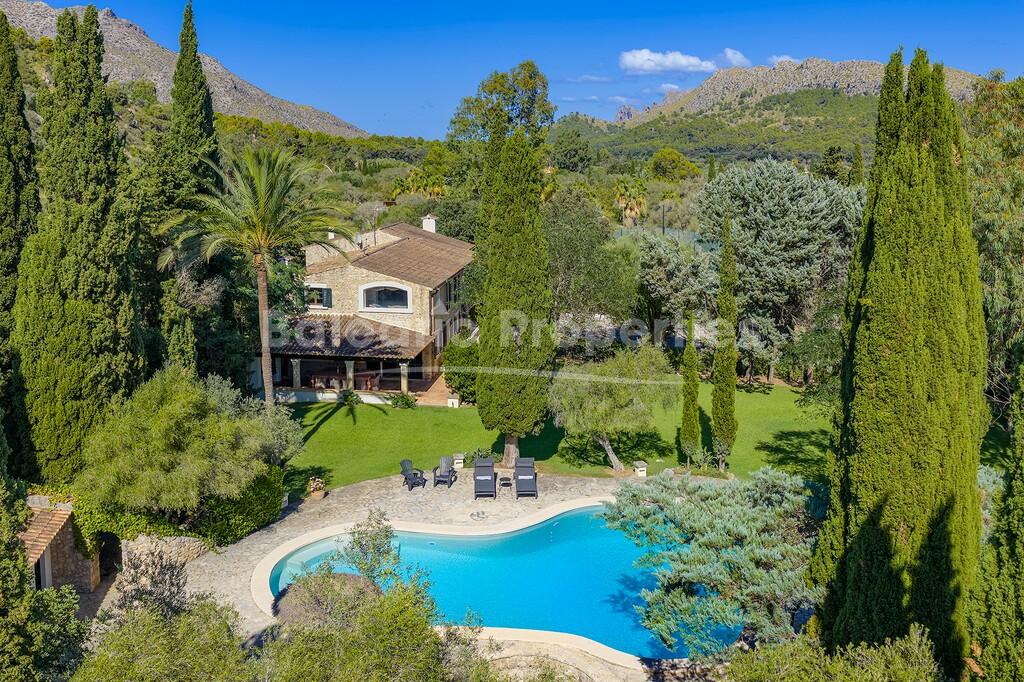 Extraordinaria casa de campo con pista de tenis en venta en Pollensa, norte de Mallorca