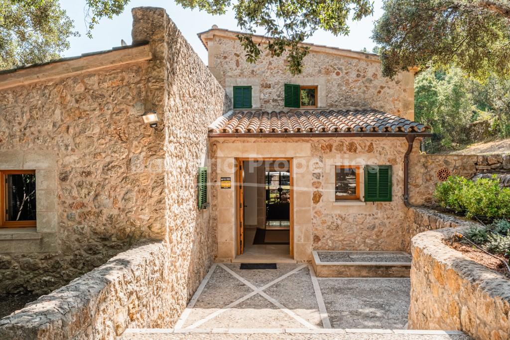 Finca con fachada de piedra tradicional y muchas características especiales en alquiler en Pollensa, Mallorca