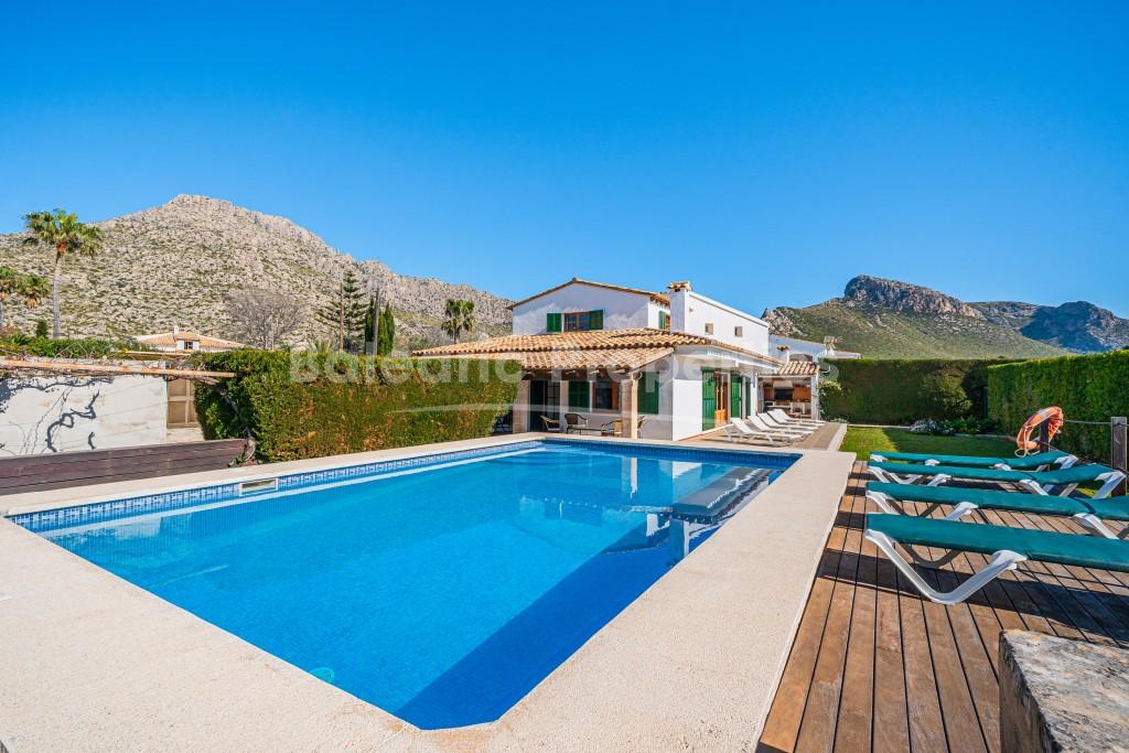 Two fantastic villas with holiday licenses for sale in Puerto Pollensa, North Mallorca