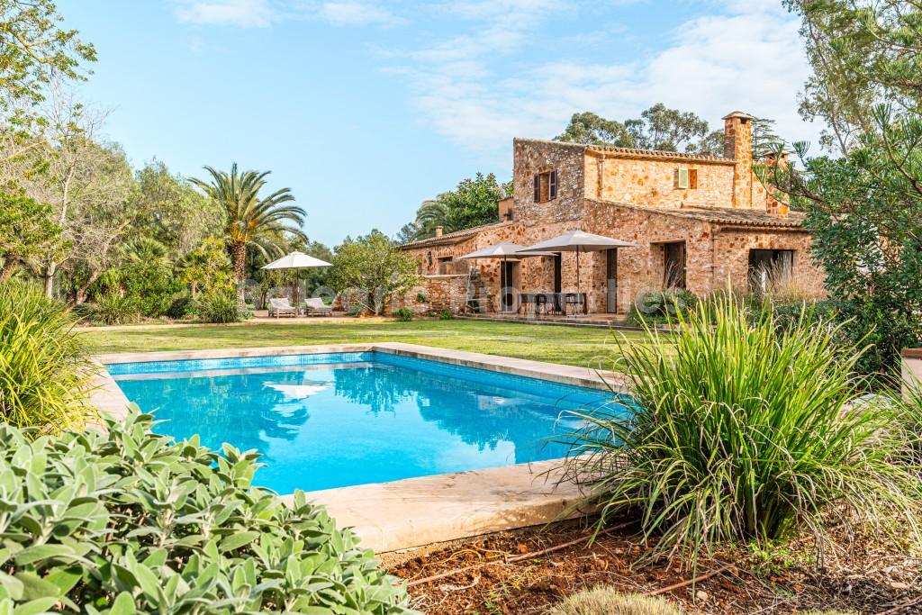 Country house with holiday rental license for sale in Felanitx, southeast Mallorca