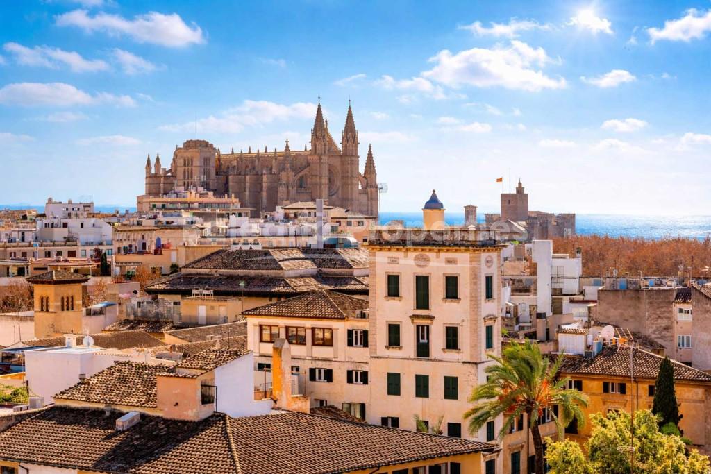 Exclusive penthouse to renovate for sale in Palma, Mallorca
