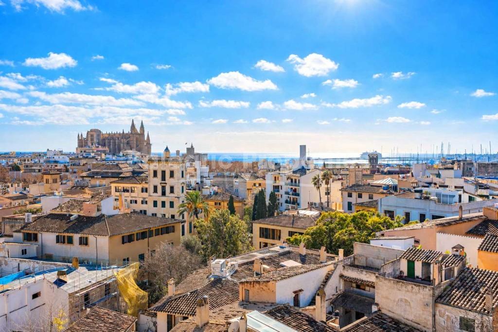 Exclusive penthouse to renovate for sale in Palma, Mallorca