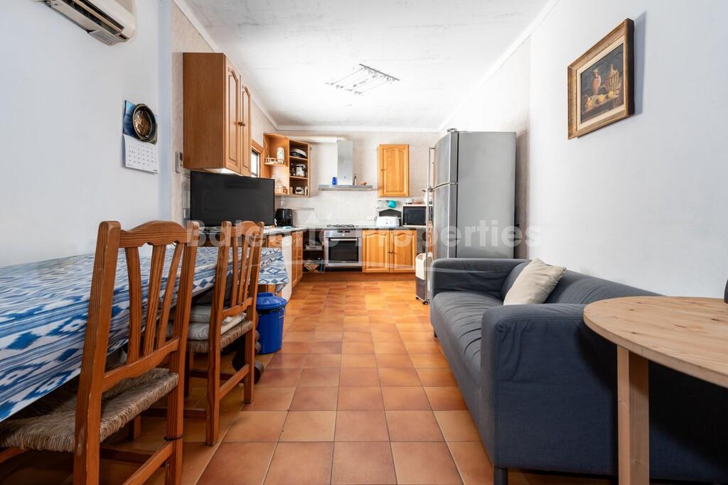 Town house with patio to refurbish for sale in the old town of Pollensa, North Mallorca