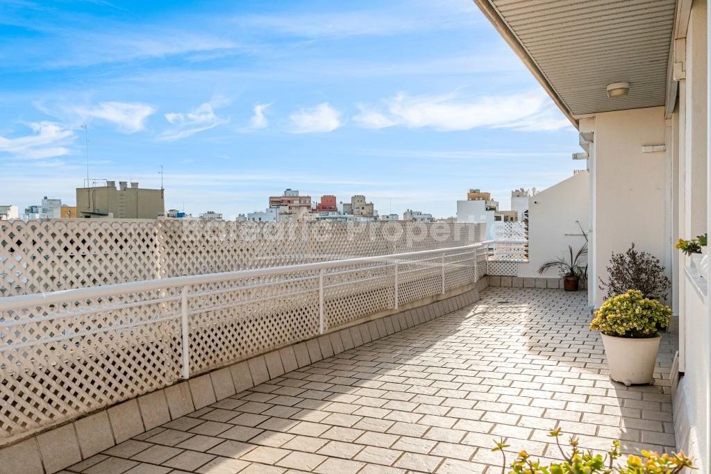 Ático luminoso con gran terraza en venta en Santa Catalina, Palma de Mallorca