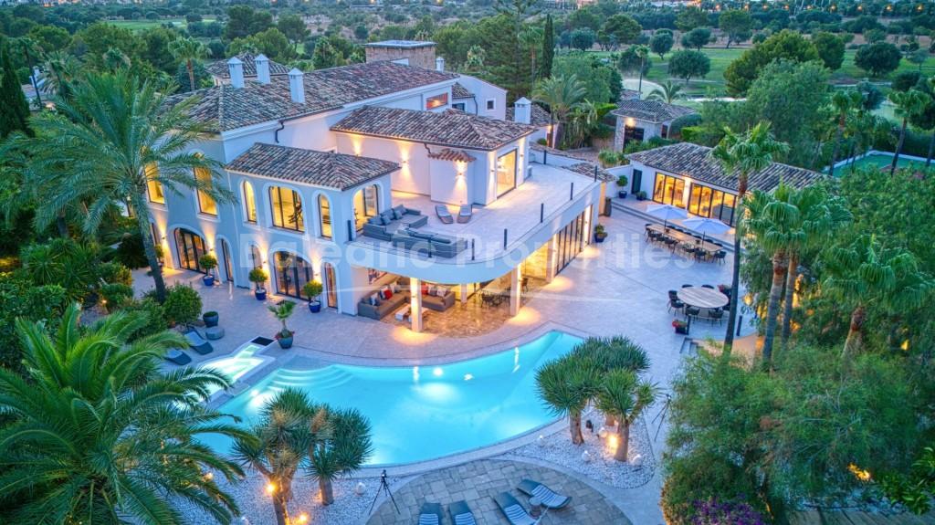 Mansión en venta junto al campo de golf en Santa Ponsa, suroeste de Mallorca