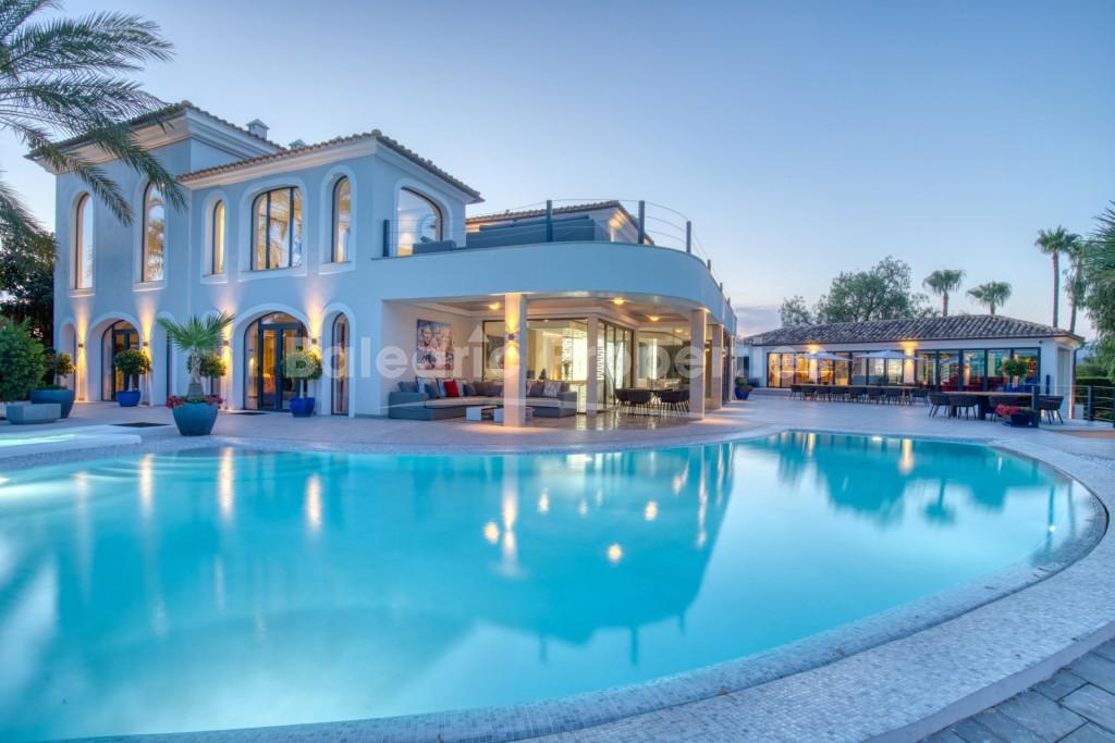 Mansion for sale beside the golf course in Santa Ponsa, Southwest Mallorca