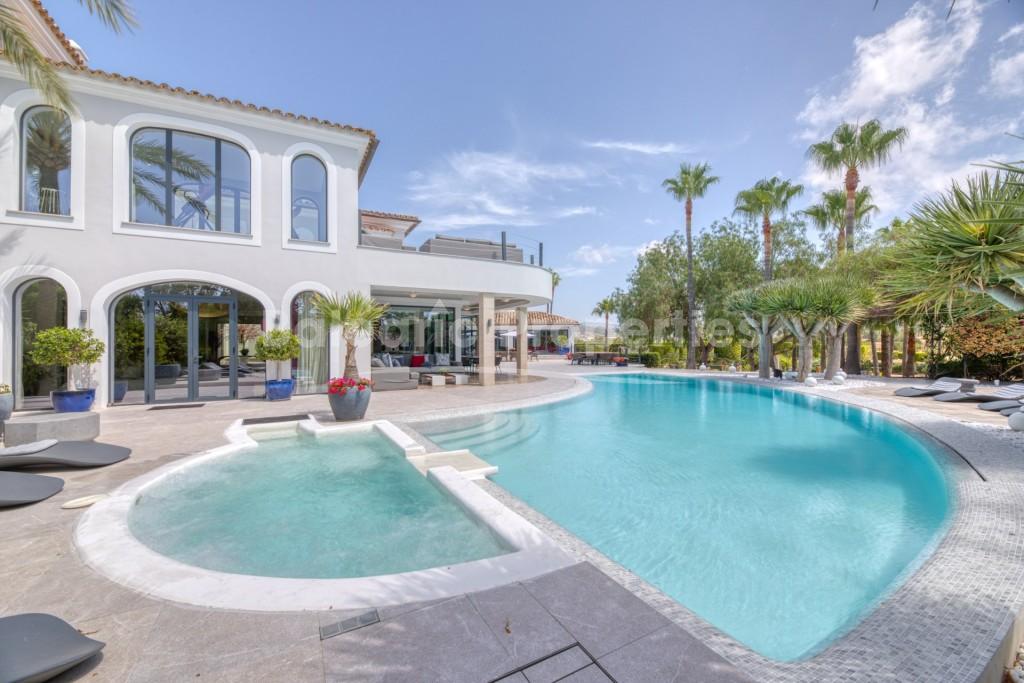 Mansión en venta junto al campo de golf en Santa Ponsa, suroeste de Mallorca