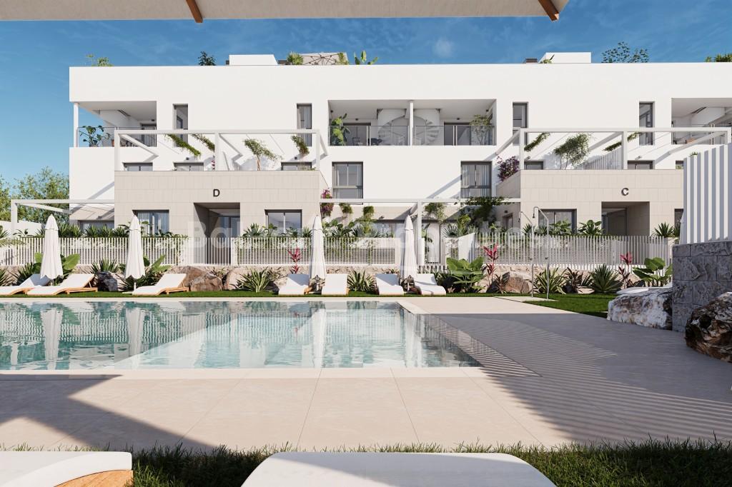 Einzigartige wohnungen mit privaten terrassen und salzwasserpool in der nähe von ibiza-stadt