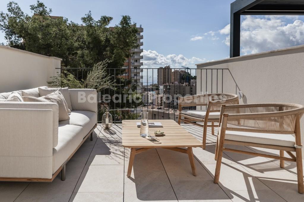 Moderno ático con vistas al mar en venta en Cala Major, suroeste de Mallorca