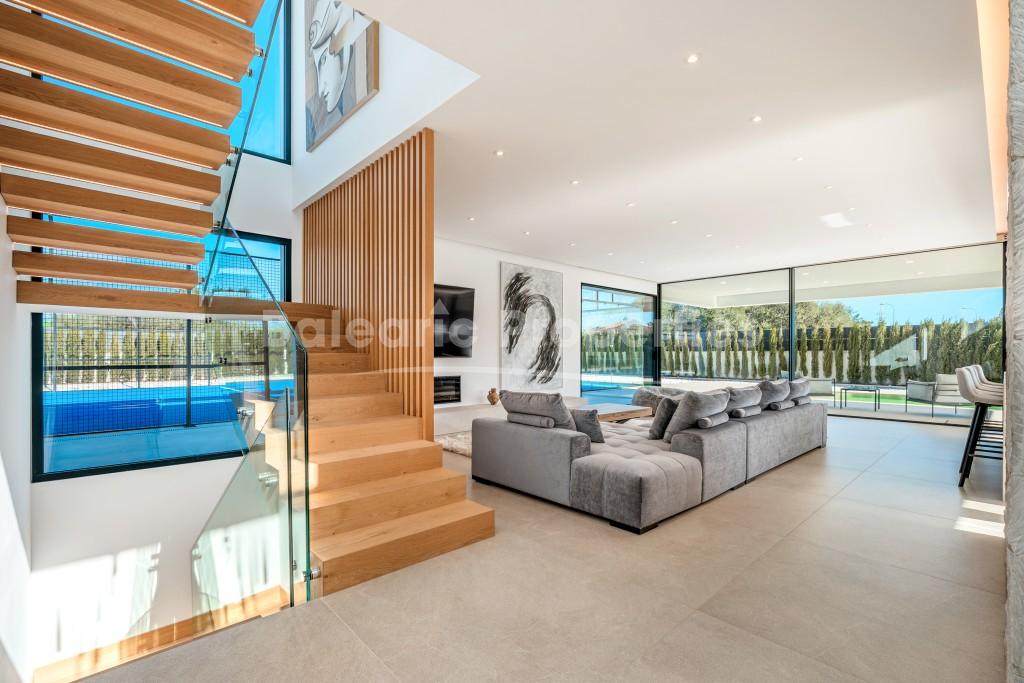 Villa moderna con piscina y pista de pádel en venta cerca de Palma, Mallorca