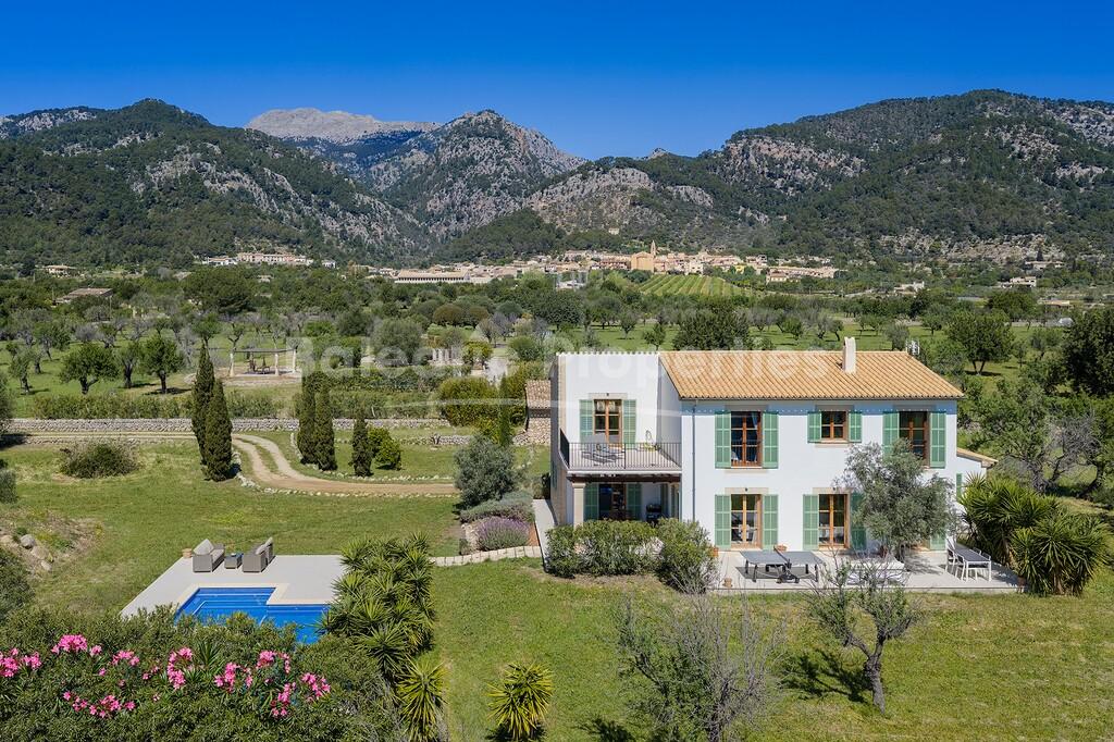 Modern country retreat for sale in beautiful Selva, North Mallorca