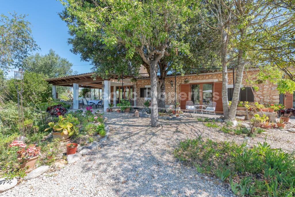 Charming country retreat with pool for sale in Búger, North Mallorca