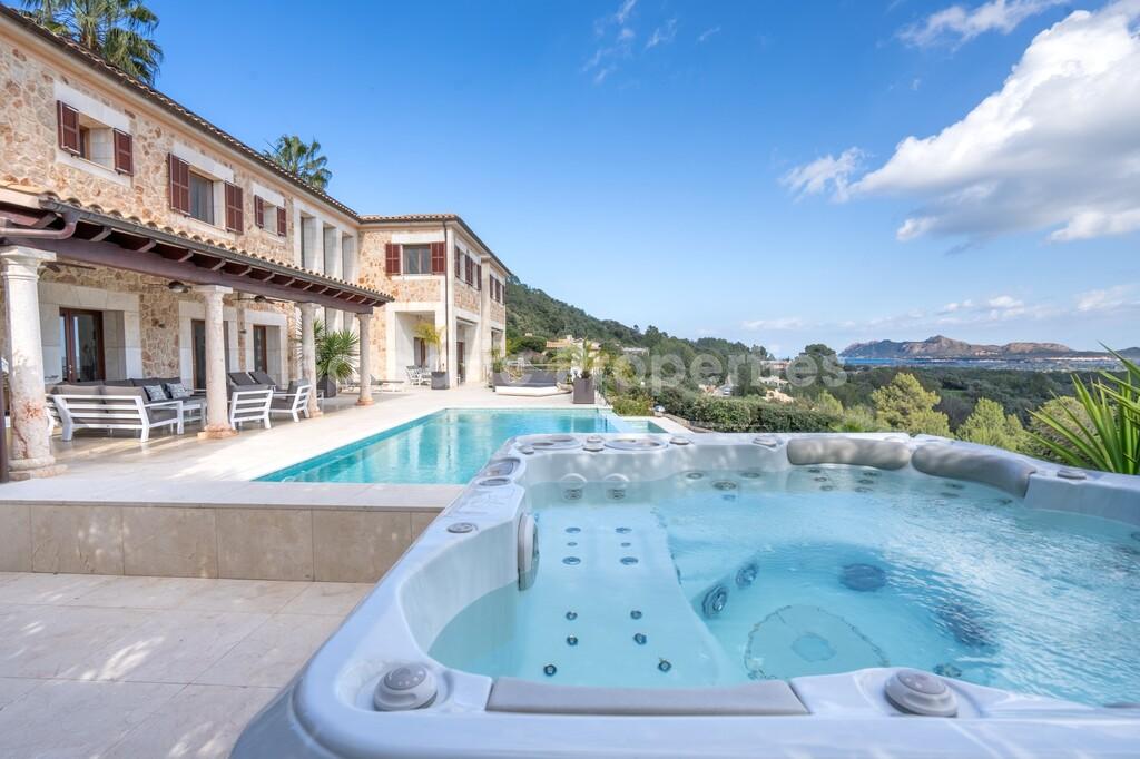 Luxury villa with rental license for sale in Pollensa, north Mallorca