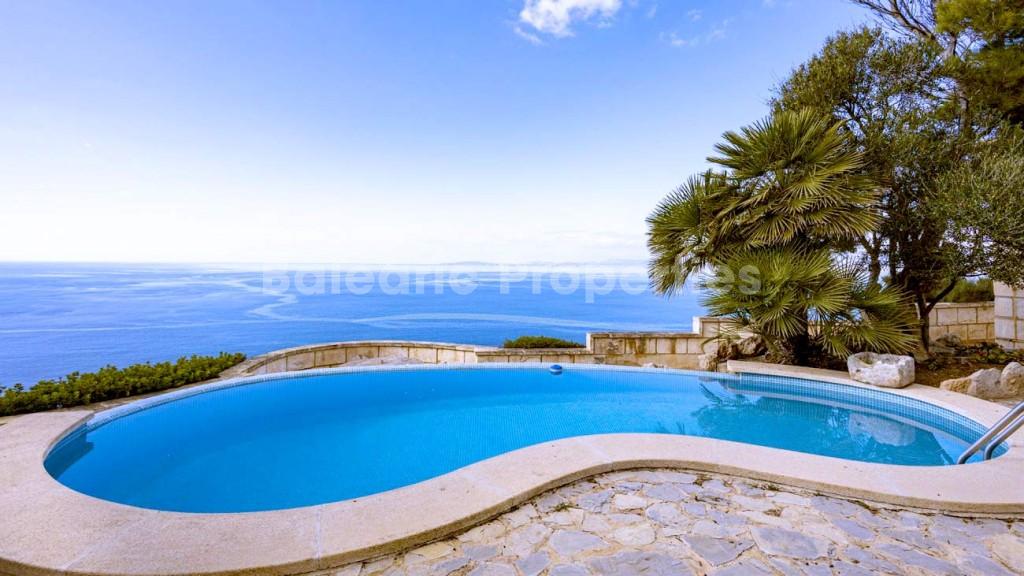 Villa on the frontline to the coast with panoramic sea views in Bahia Azul, Mallorca