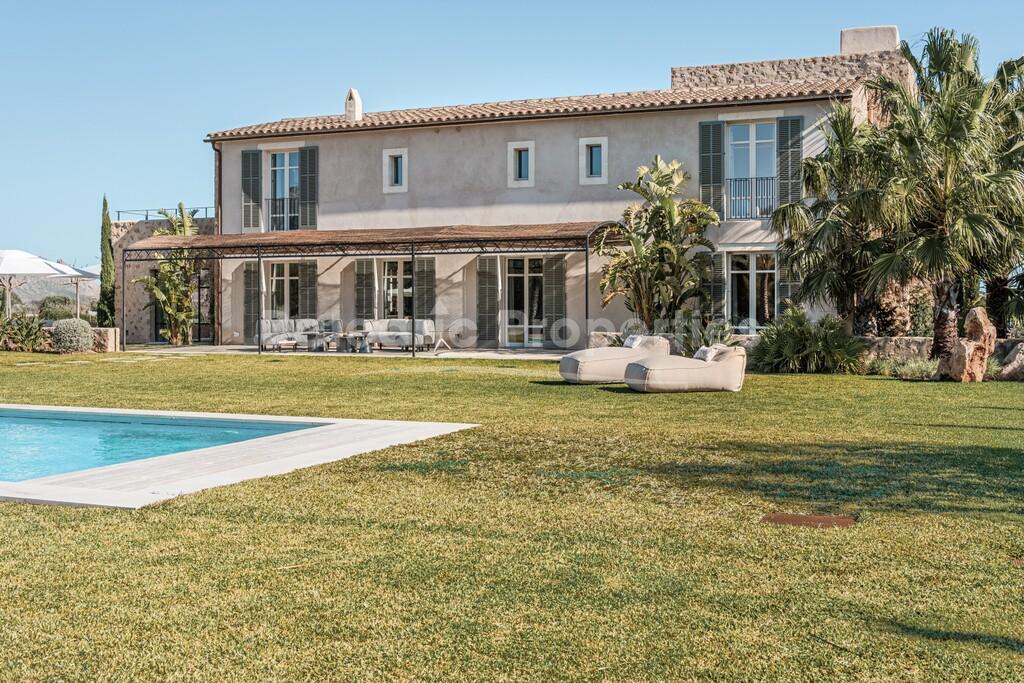 Finca rural con licencia turística en venta en Pollensa, norte de Mallorca