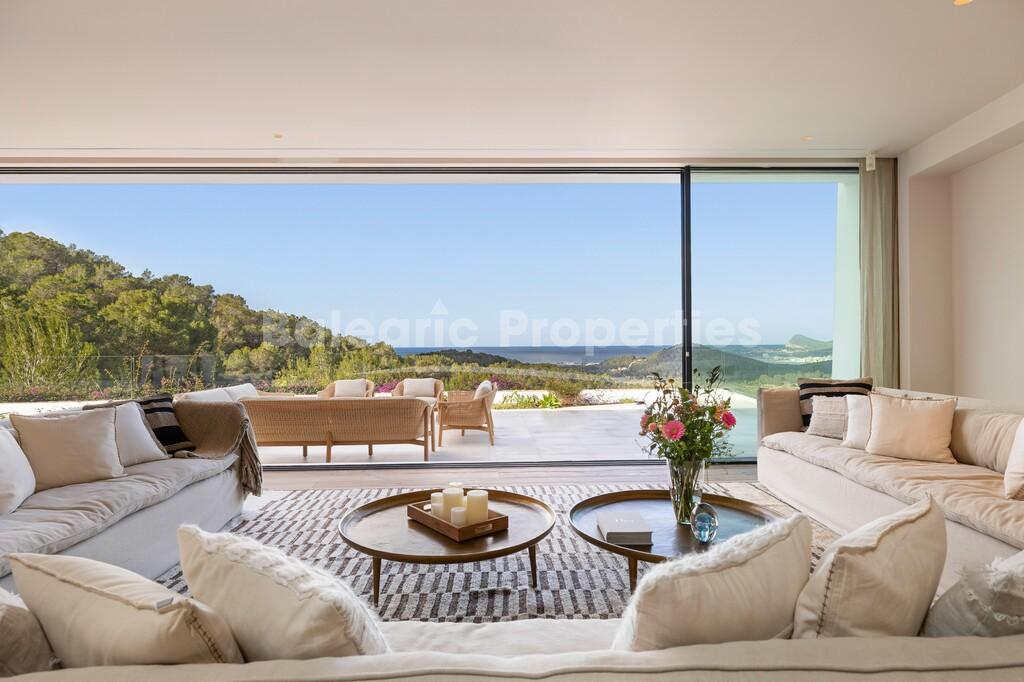 Villa contemporánea con vistas al mar y al valle en venta en San Agustín, Ibiza
