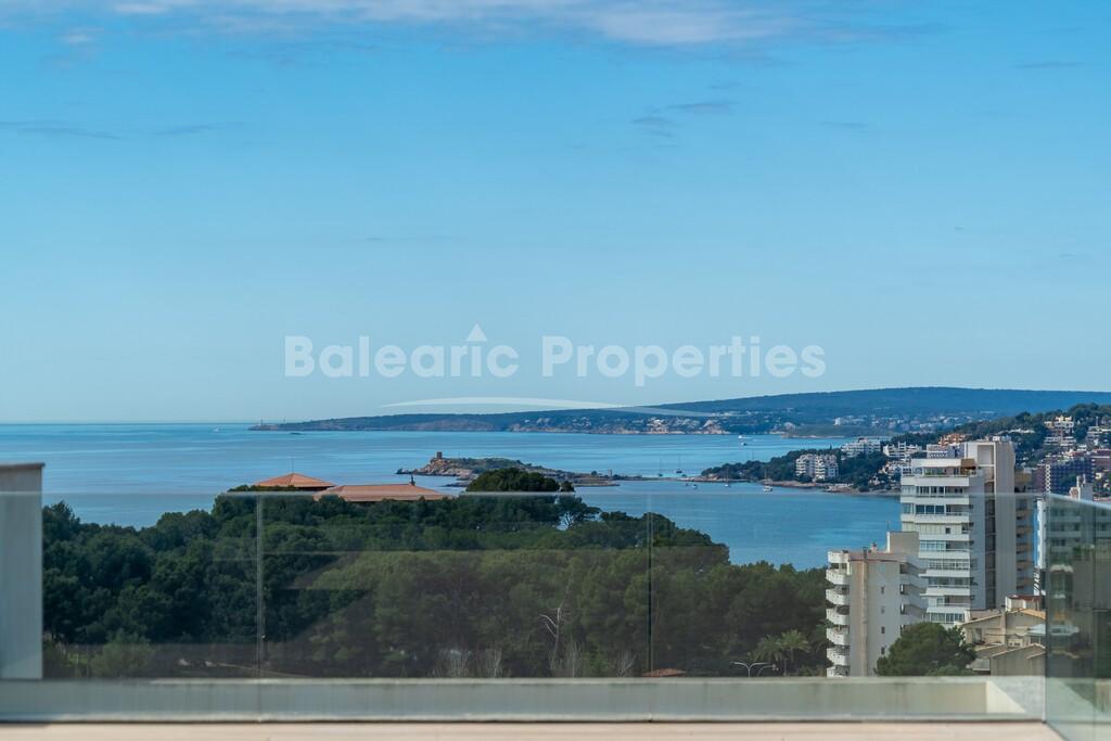 Luxury sea-view penthouse with roof terrace for sale in Palma, Mallorca