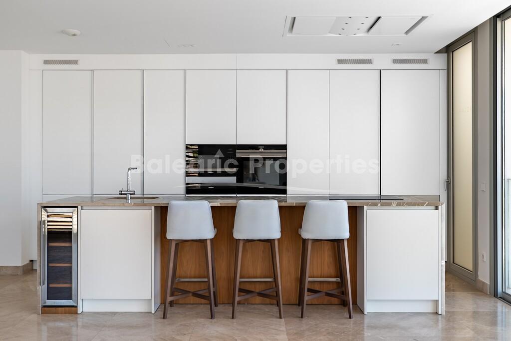 Luxury sea-view penthouse with roof terrace for sale in Palma, Mallorca