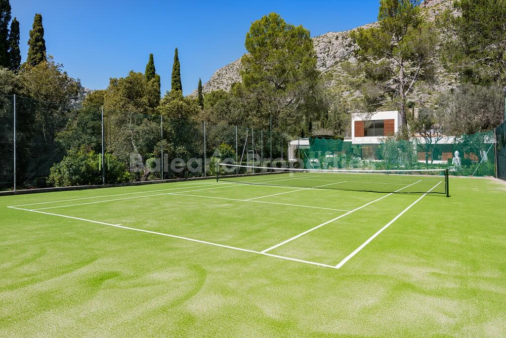 Exklusive Villa mit eigenem Tennisplatz und Bergblick in Pollensa, Mallorca