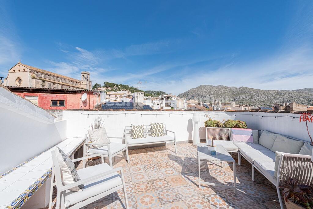 Ático con terraza en venta en el pueblo Pollensa, al norte de Mallorca