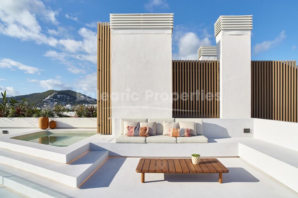 Ático exclusivo con vistas a la marina en venta en Santa Eulalia del Río, Ibiza