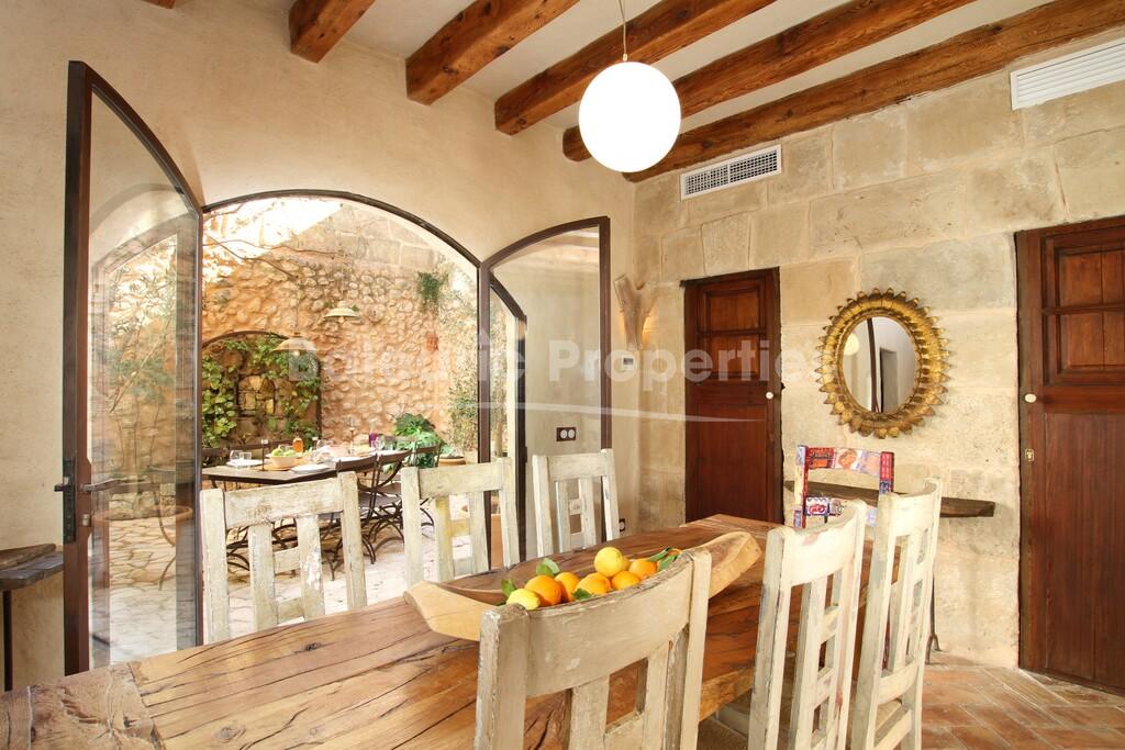 Wunderschönes Dorfhaus mit Ferienvermietungslizenz zum Verkauf in Pollensa, Nordmallorca