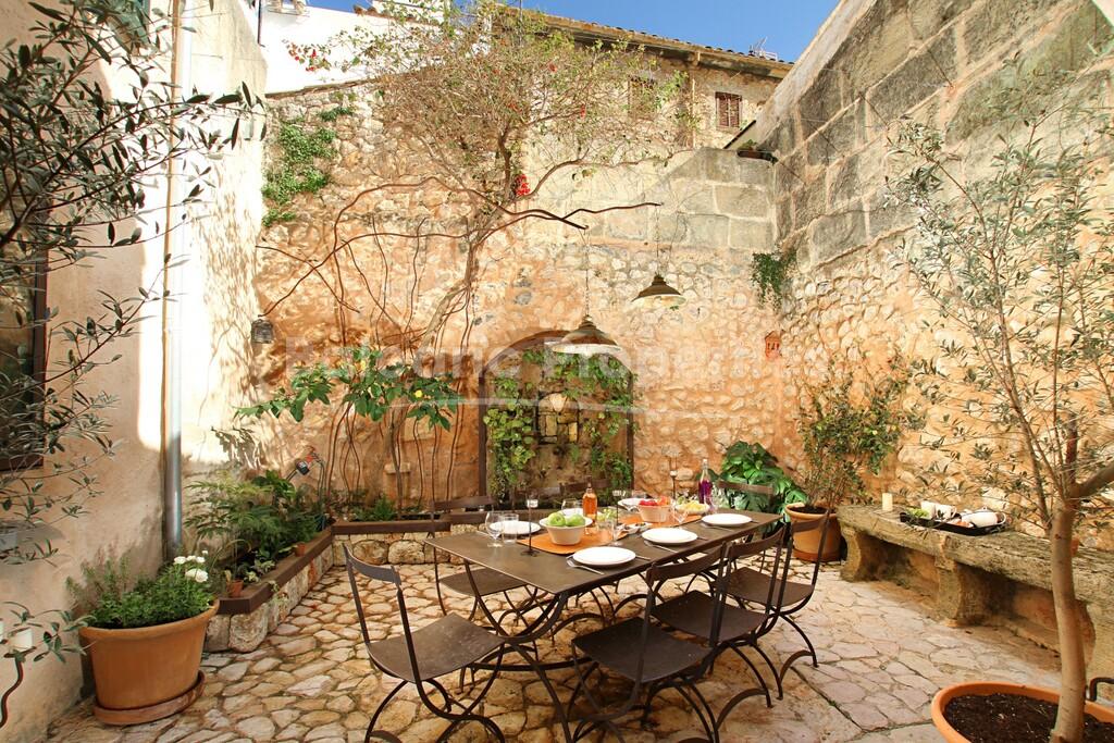 Beautiful town house with rental license for sale in Pollensa, North Mallorca