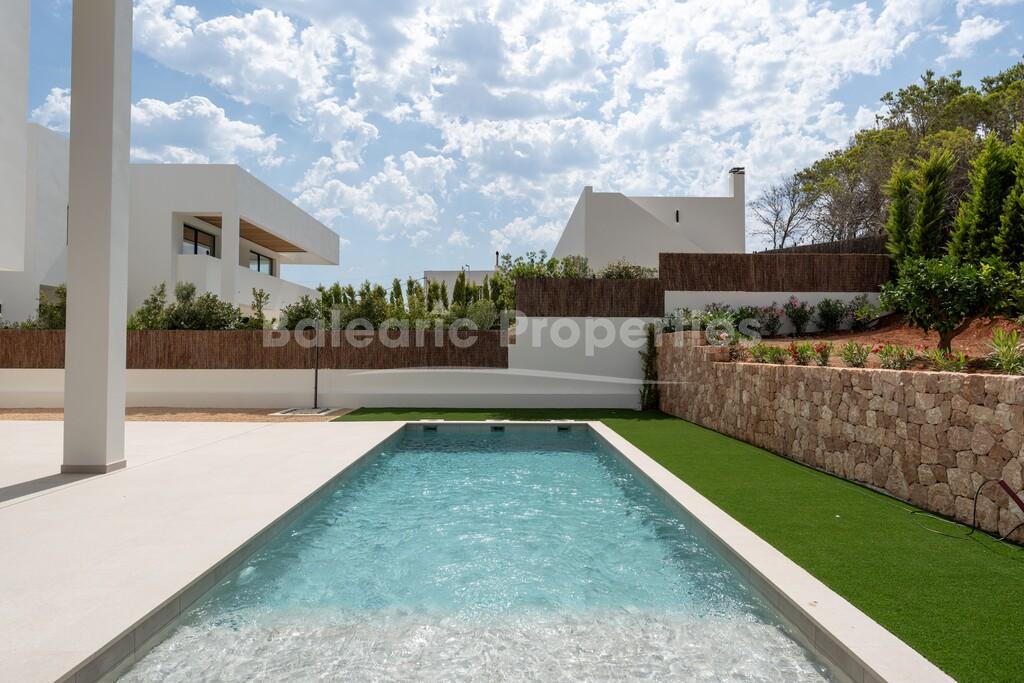 Moderne Küstenvilla nahe Es Canar Beach, Ibiza, zu verkaufen