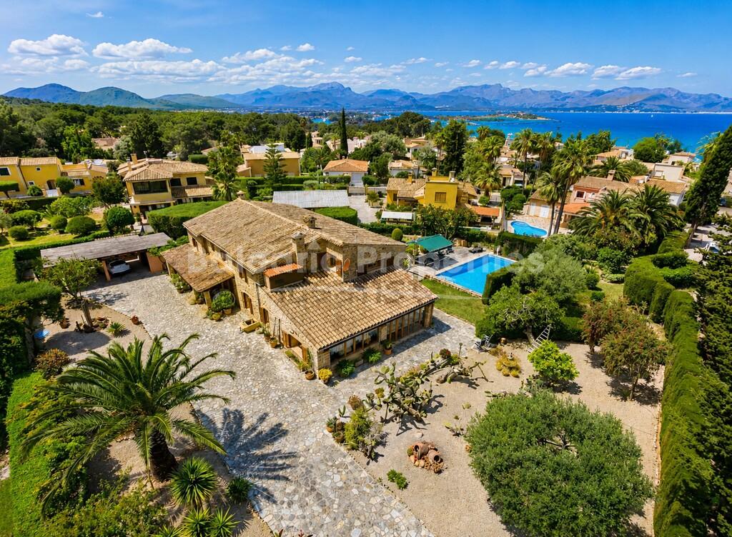 Charmante Villa mit Pool und Grossem Garten zum Verkauf in Bonaire, Nord-Mallorca