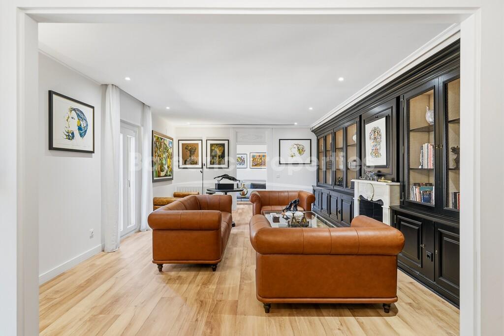Elegant 4-Bedroom Luxury Apartment for sale in Palma Old Town, Mallorca
