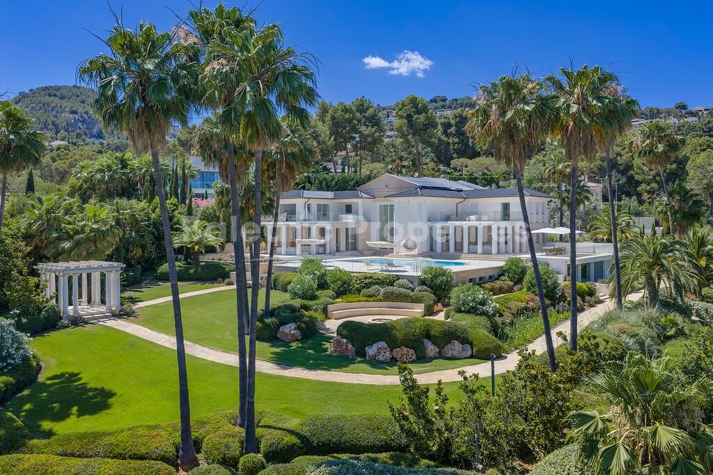 Exclusiva Villa en Primera Línea de Golf con Pista de Tenis en Venta en Son Vida, Mallorca