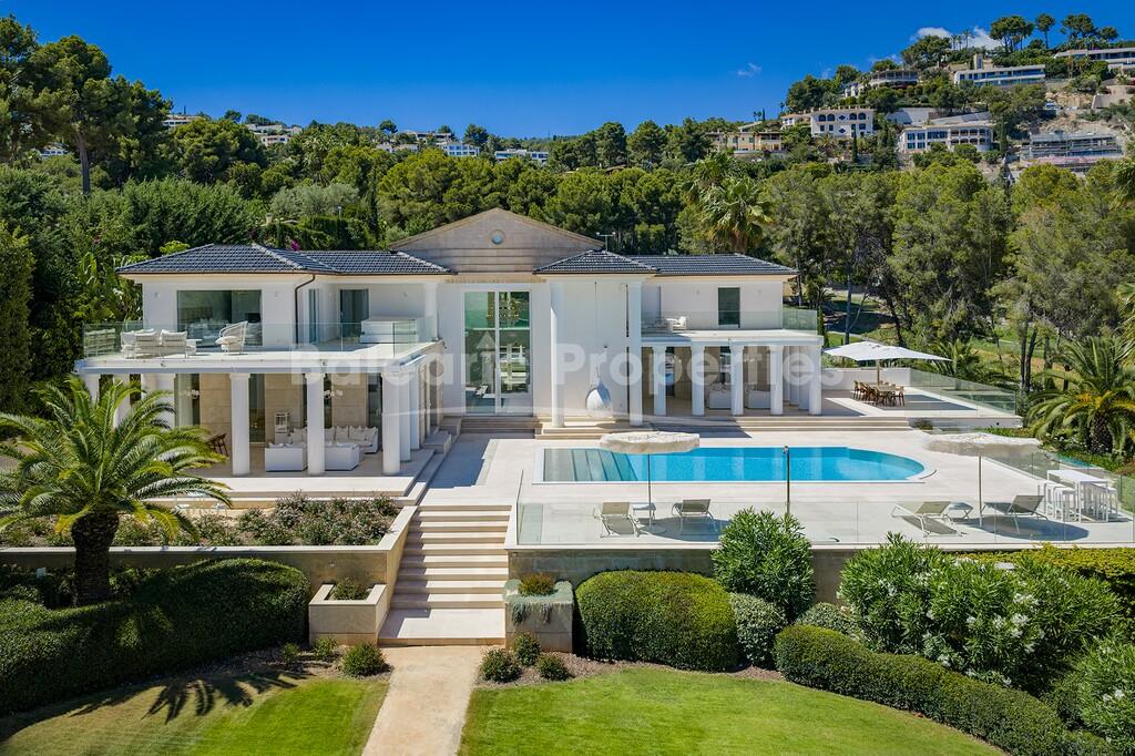 Exclusive frontline golf villa with tennis court for sale in Son Vida, Mallorca