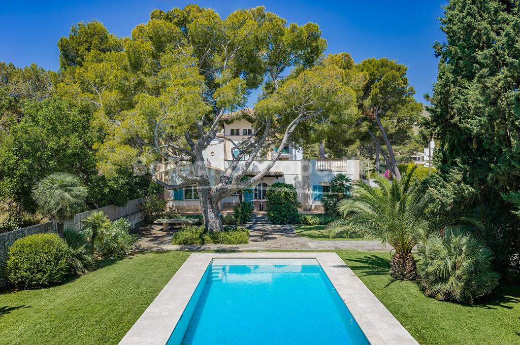 Exclusive villa for sale 200m from the beach in Puerto Pollensa, North Mallorca