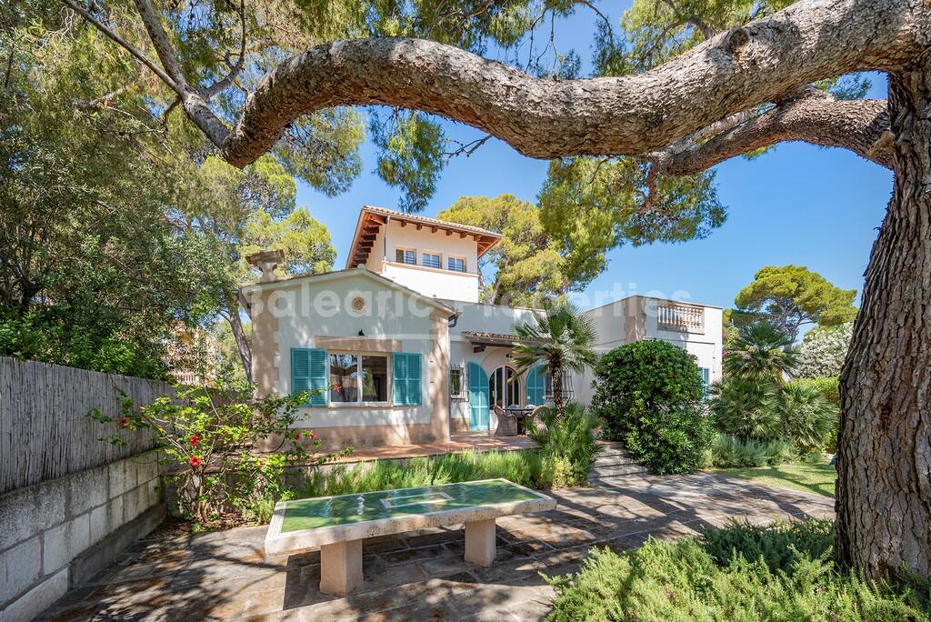 Exklusive Villa zum Verkauf, 200 m vom Strand entfernt in Puerto Pollensa, Nordmallorca