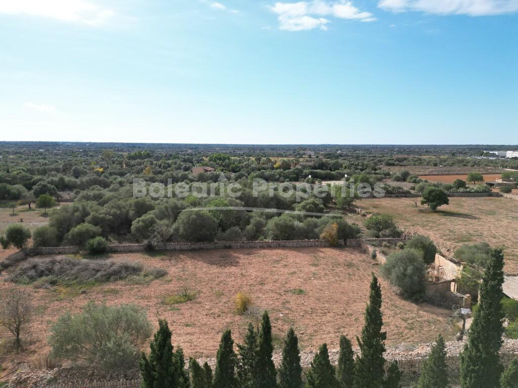 Parcela rural con permiso de construcción y planos de obra en Llucmajor, al sur de Mallorca