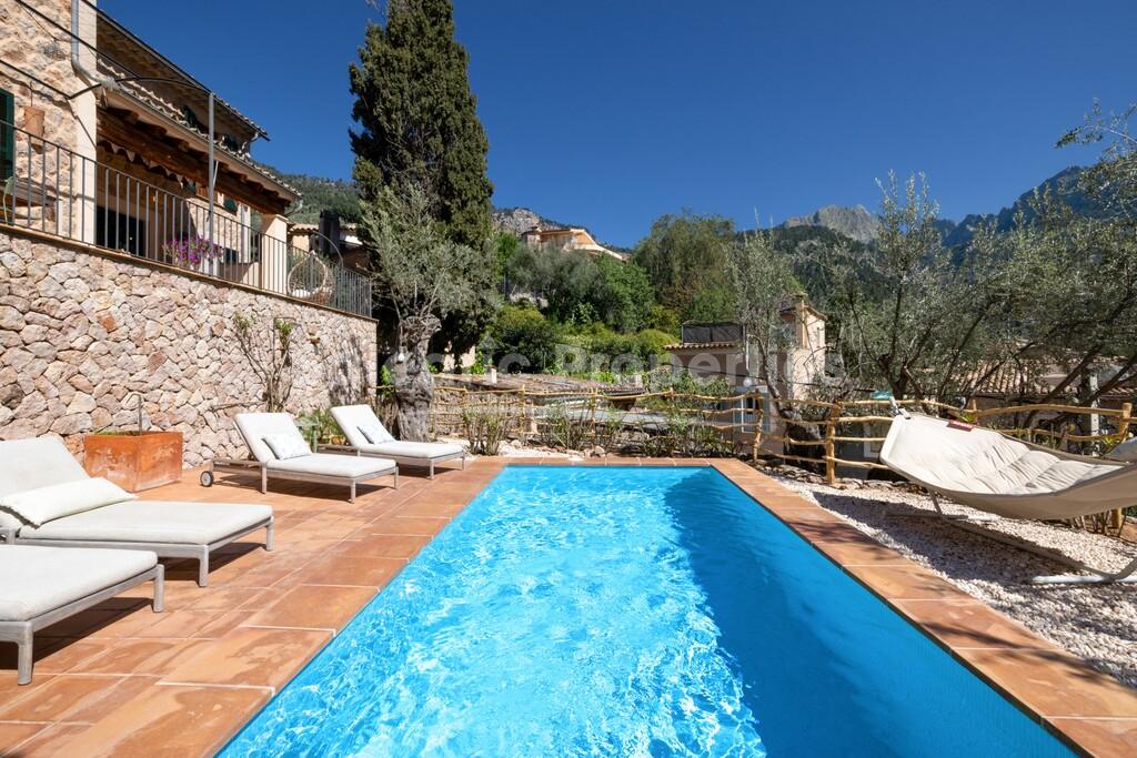 Authentisches Natursteinhaus mit Panoramablick kaufen in Fornalutx, West-Mallorca