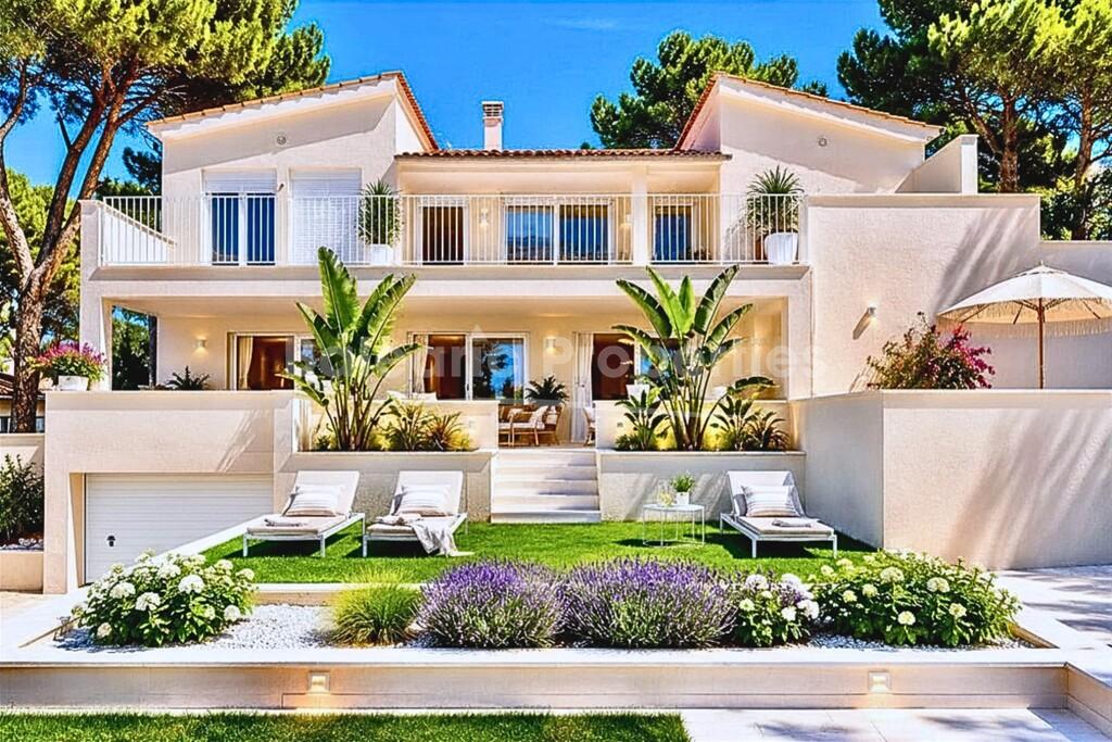Refurbished villa with 3 apartments for sale in Playa de Palma, Mallorca