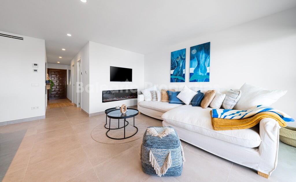Ático en venta con acceso directo a la playa en Cala Vinyes, suroeste de Mallorca