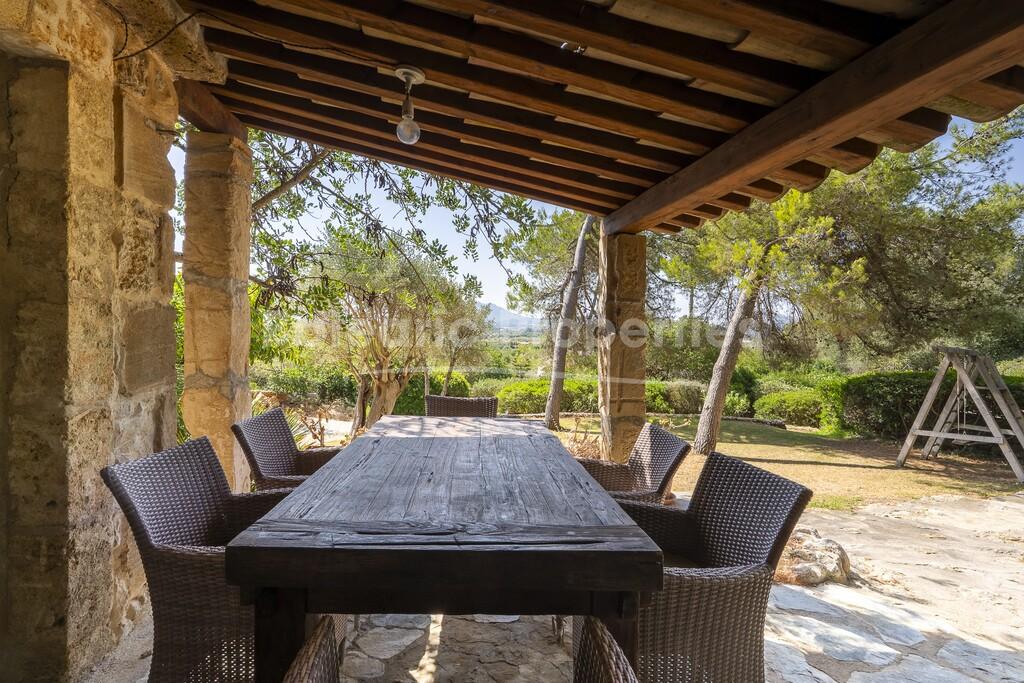 Finca única con vistas al mar y tres viviendas independientes en venta en Pollença, Mallorca Norte