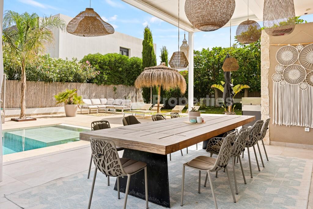 Villa contemporánea en Puig de Ros – Un estilo de vida moderno junto al mar