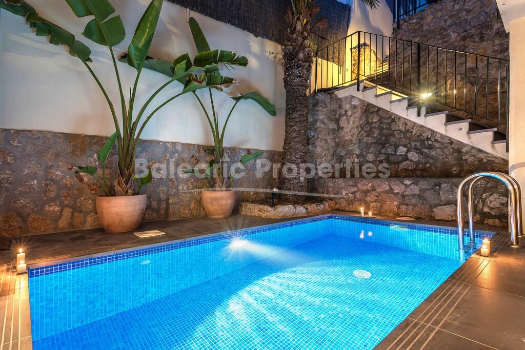 Elegante casa adosada con ETV en venta en el Casco Antiguo de Pollensa, Mallorca Norte 