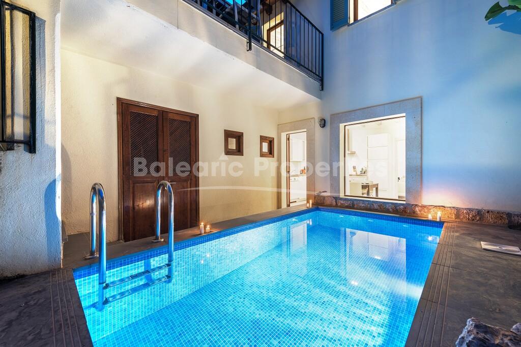 Elegante casa adosada con ETV en venta en el Casco Antiguo de Pollensa, Mallorca Norte 